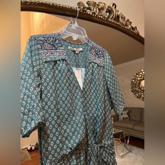 **SOLD** Veronica Beard Mariposa Dress
Size 6 - Sea glass Color Multi - Picture 8 of 11